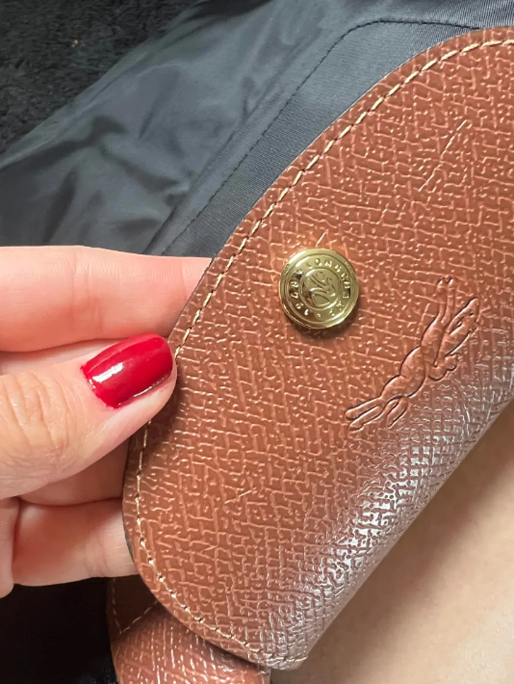 9 Cách Phân Biệt Túi Longchamp Thật Giả Chi Tiết