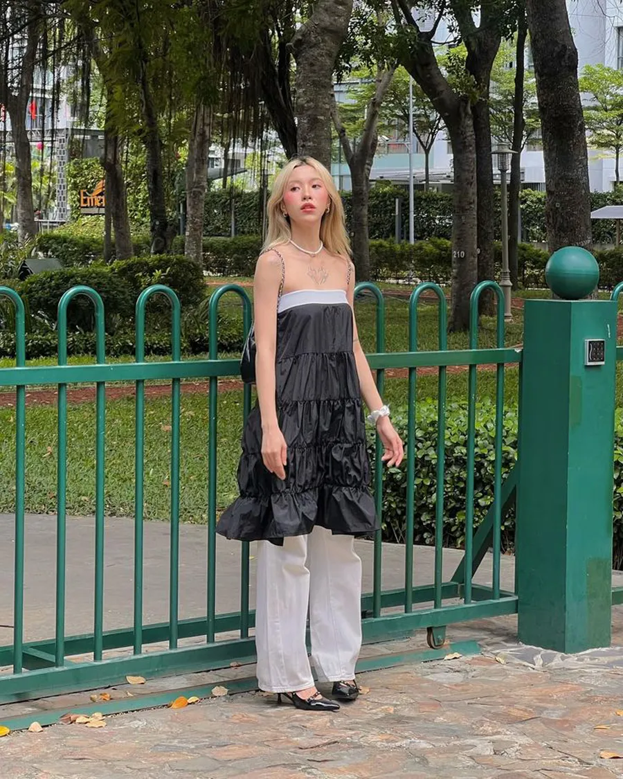 Sành điệu với kiểu phối váy ngoài quần Skants 