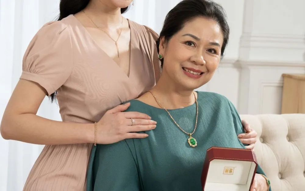 Top 5 Dây Chuyền Vàng Tặng Mẹ Vào Ngày 11/5 - Ngày Của Mẹ