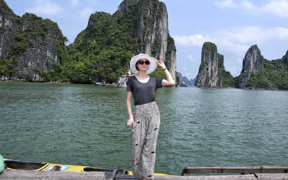 Đi Hạ Long Mặc Gì? 30+ Gợi Ý Outfit Đẹp Khi Du Lịch Vịnh Hạ Long