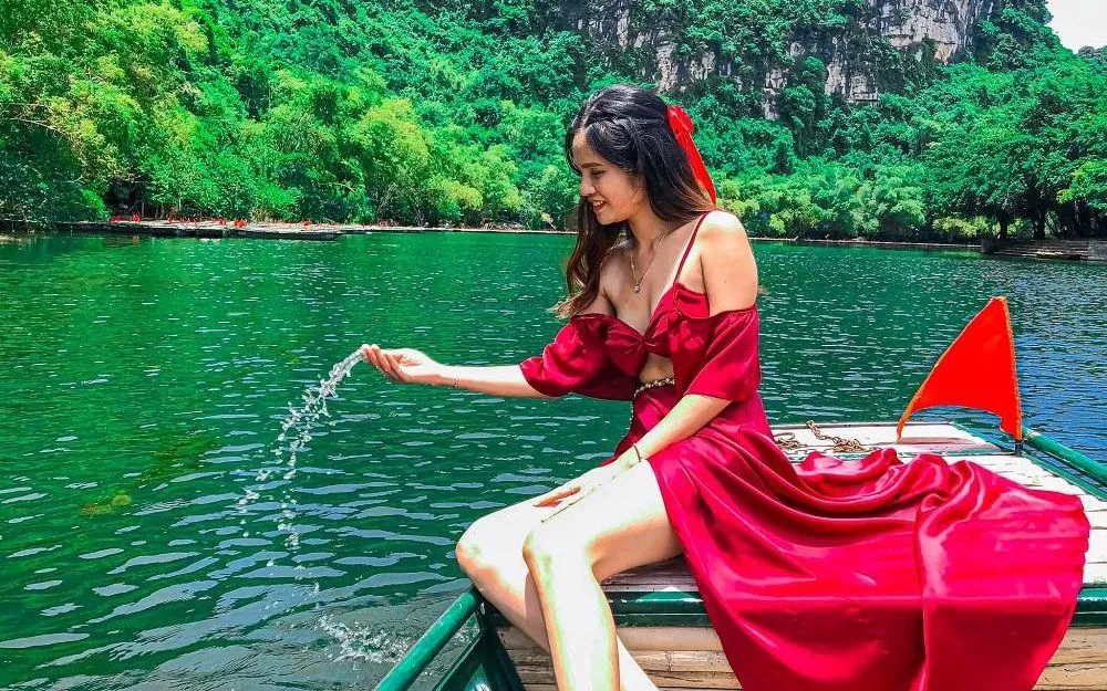 Đi Ninh Bình Mặc Gì Đẹp? 20+ Cách Phối Đồ Khi Du Lịch Ở Ninh Bình