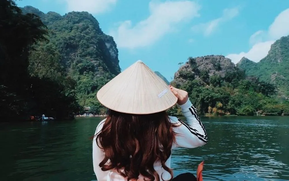 Đi Ninh Bình Mặc Gì Đẹp? 20+ Cách Phối Đồ Khi Du Lịch Ở Ninh Bình