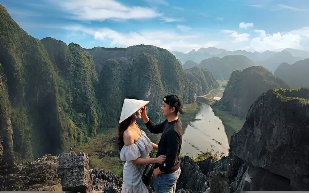 Đi Ninh Bình Mặc Gì Đẹp? 20+ Cách Phối Đồ Khi Du Lịch Ở Ninh Bình