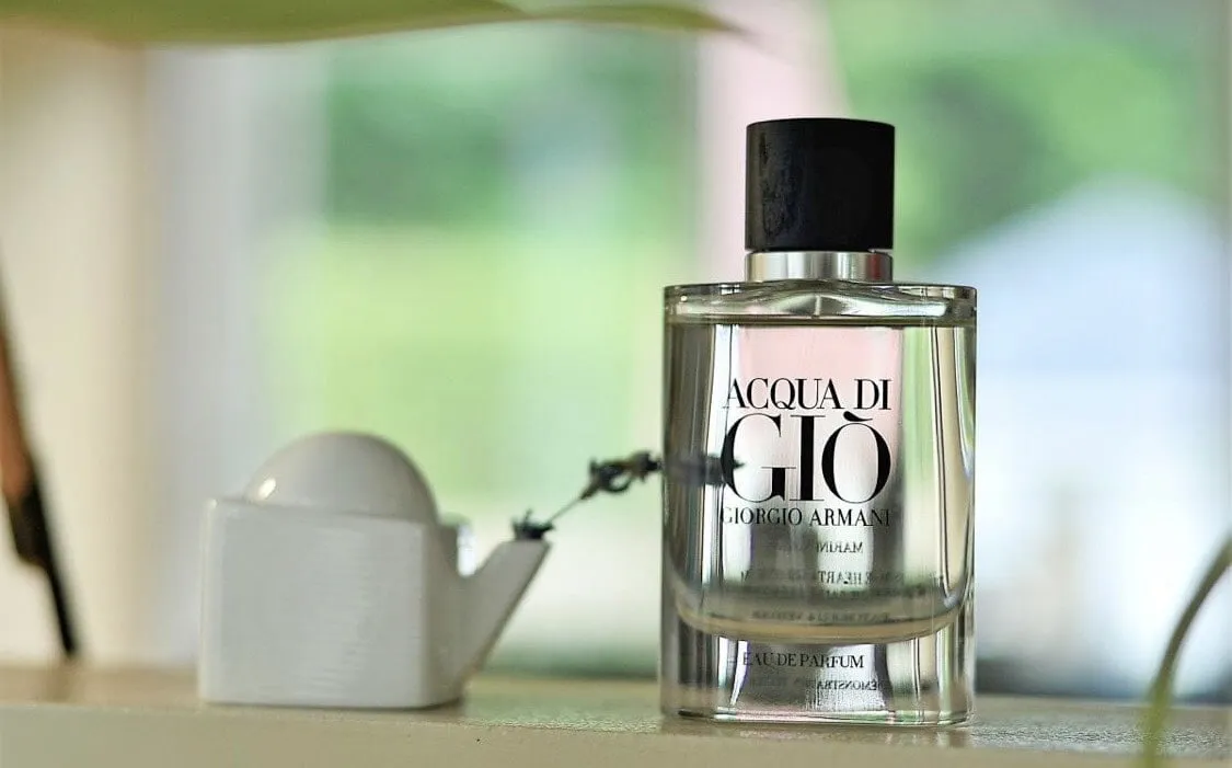 Giorgio Armani Của Nước Nào? Top 5 Chai Nước Hoa GIO Lưu Hương Lâu Nổi Trội