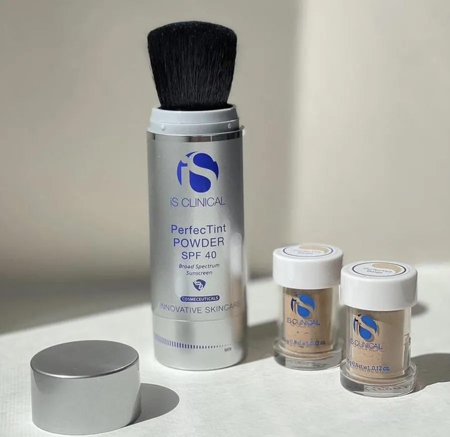 iS Clinical PerfecTint Powder SPF 40