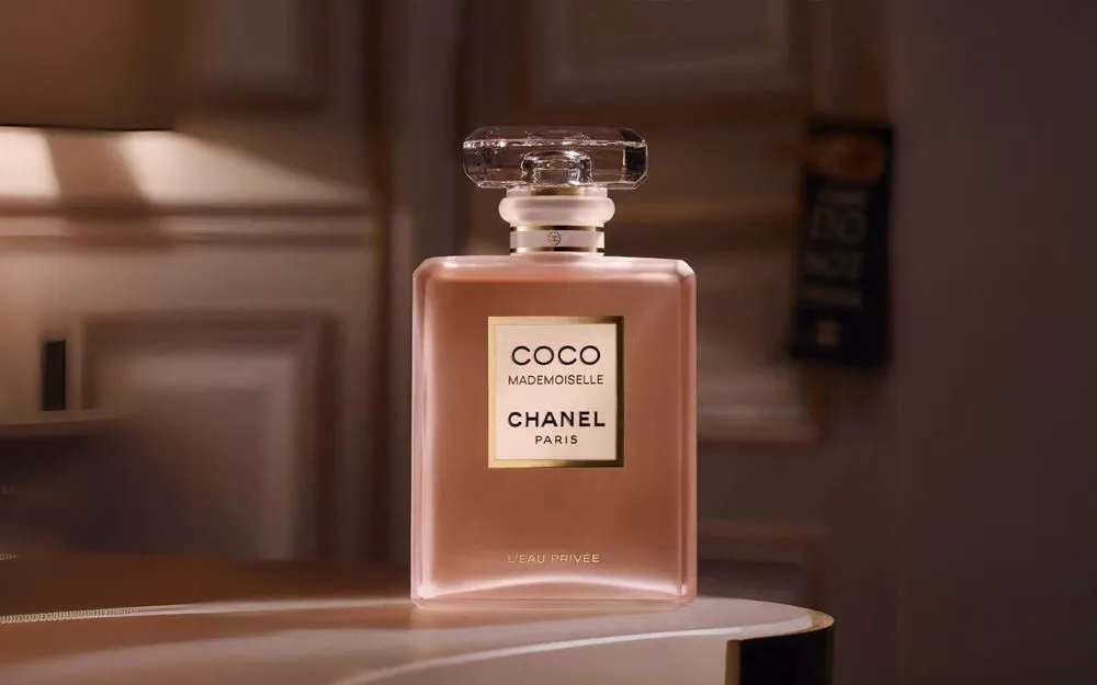 Parisian Chic Perfume: Top 10 Nước Hoa Mà Quý Cô Pháp Yêu Thích