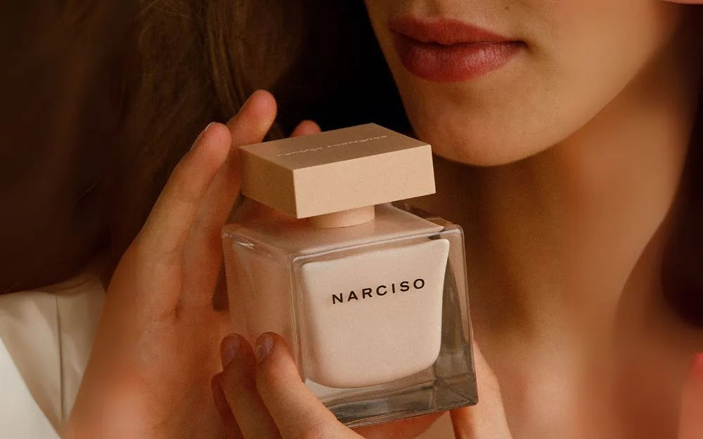 So Sánh Nước Hoa Nữ Narciso Poudrée và Narciso Ambrée Cụ Thể