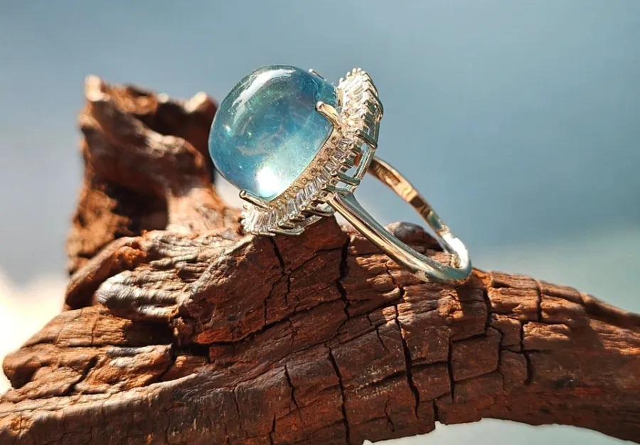 Đá Aquamarine Là Gì? Lợi Ích Và Ứng Dụng Của Đá Aquamarine