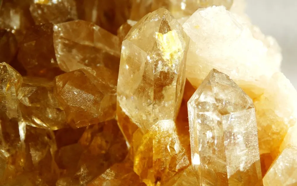 Giải Mã Đá Citrine: Nguồn Gốc, Công Dụng & Ý Nghĩa Phong Thủy