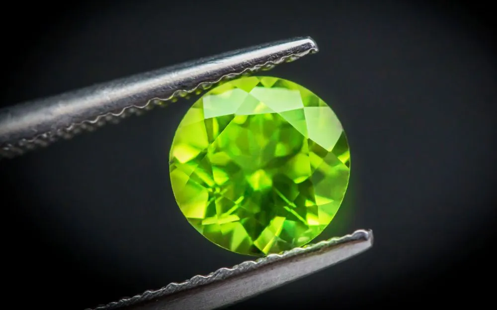 Đá Peridot: Tìm Hiểu Khái Niệm, Công Dụng Và Ý Nghĩa Phong Thủy