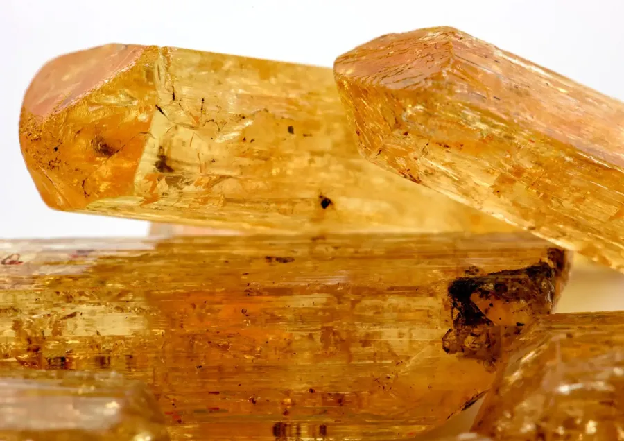 Đá Topaz là gì? Ý nghĩa, tác dụng và ứng dụng trong trang sức