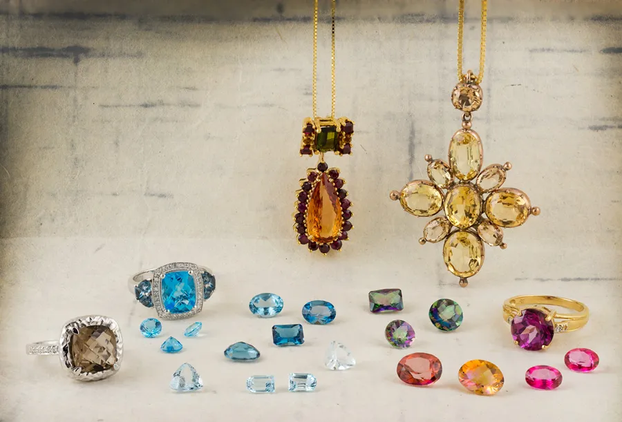 Đá Topaz là gì? Ý nghĩa, tác dụng và ứng dụng trong trang sức
