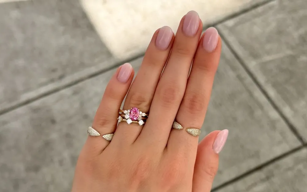 Ý Nghĩa Đeo Nhẫn Ngón Út, Nên Đeo Nhẫn Tay Nào?