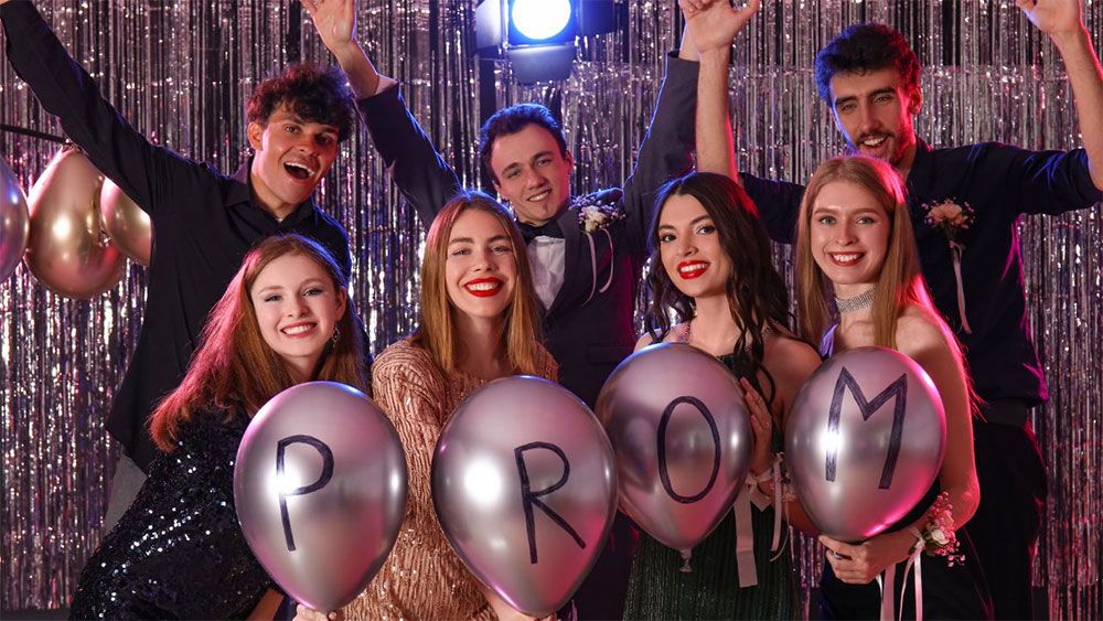 Đi Prom Mặc Gì? Gợi Ý Phối Đồ Dự Prom Đẹp, Sang Cho Nam Nữ