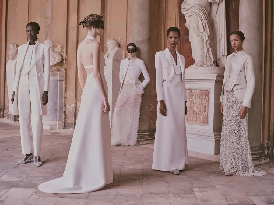 Dior Cruise 2026 với những thiết kế xuyên thấu đặc trưng của Maria Grazia Chiuri