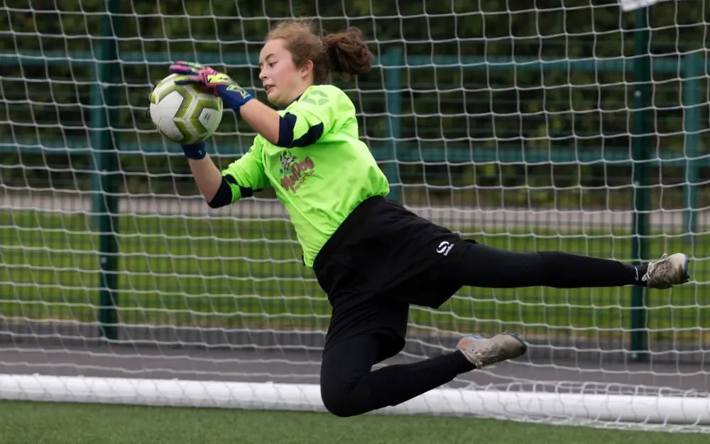 Găng Tay Thủ Môn Có Xương Và Không Xương: Nên Chọn Loại Nào? - 1