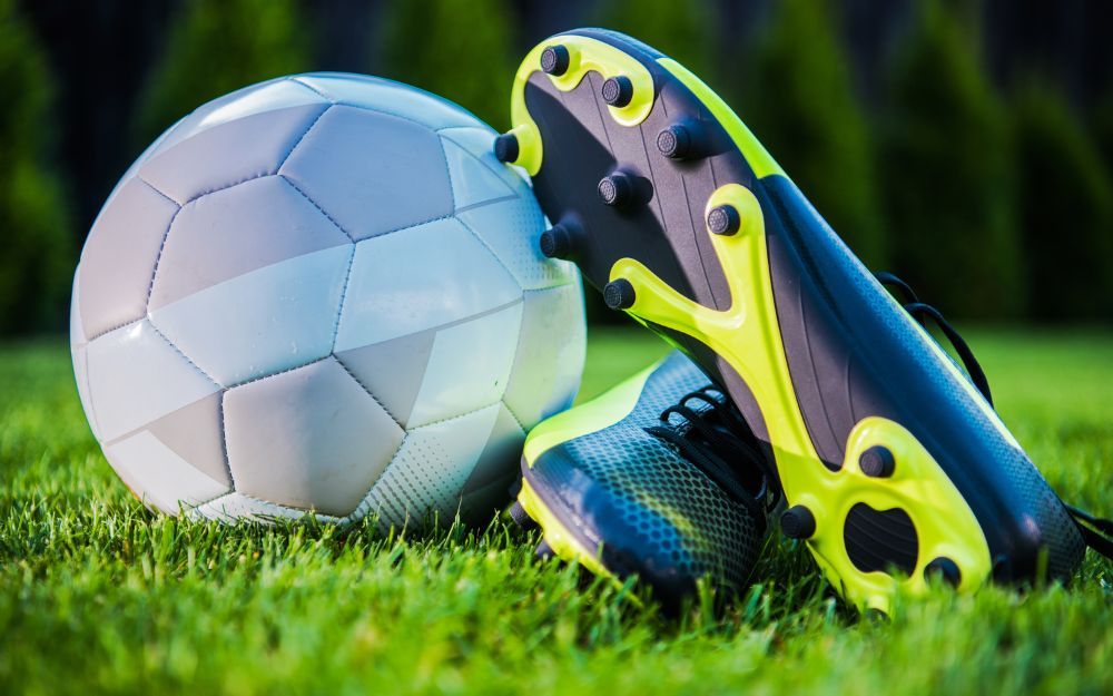 Giày Đá Bóng Đinh Sắt: Khái Niệm & Cách Dùng Đạt Hiệu Quả Tối Ưu  - 1
