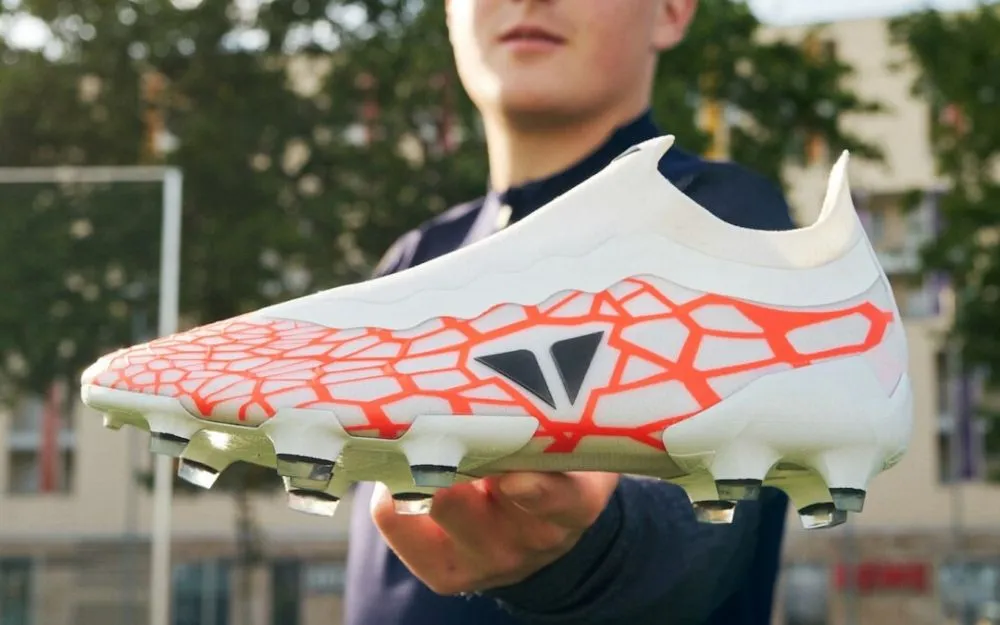 Giày Đá Bóng Đinh Sắt: Khái Niệm & Cách Dùng Đạt Hiệu Quả Tối Ưu  - 2