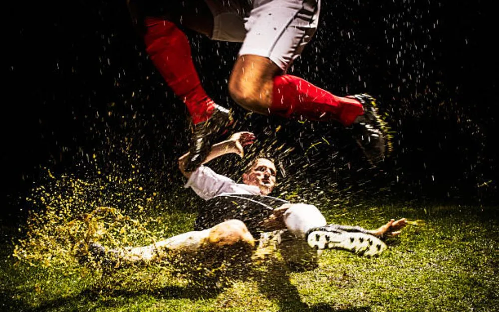 Giày Đá Bóng Đinh Sắt: Khái Niệm & Cách Dùng Đạt Hiệu Quả Tối Ưu  - 4