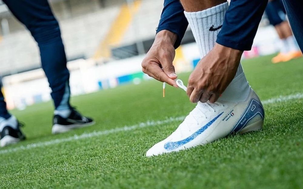 Giày Đá Bóng Đinh Sắt: Khái Niệm & Cách Dùng Đạt Hiệu Quả Tối Ưu  - 6