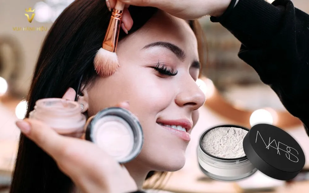 Phấn Phủ Bột Gì Chưa Người Đẹp? Top 9 Phấn Phủ Nên Mua Năm 2025