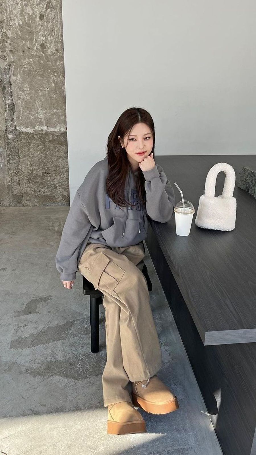 Phong Cách Dadcore Là Gì? 15+ Dadcore Outfit Cá Tính, Mới Lạ