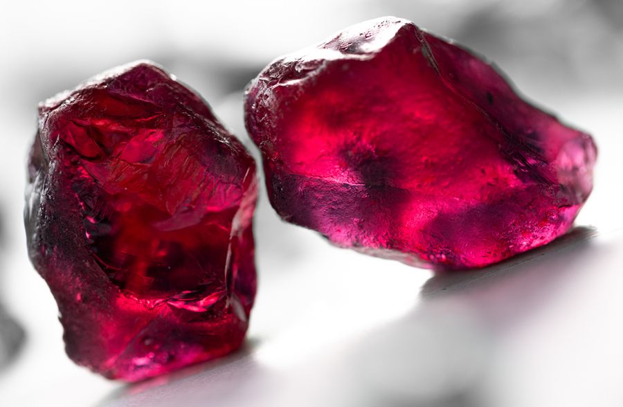 Đá Ruby là gì? Tại sao trang sức đá Ruby được yêu thích?