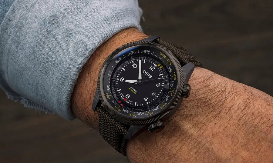 Altimeter là gì? Khám phá tính năng đo độ cao trên đồng hồ đeo tay