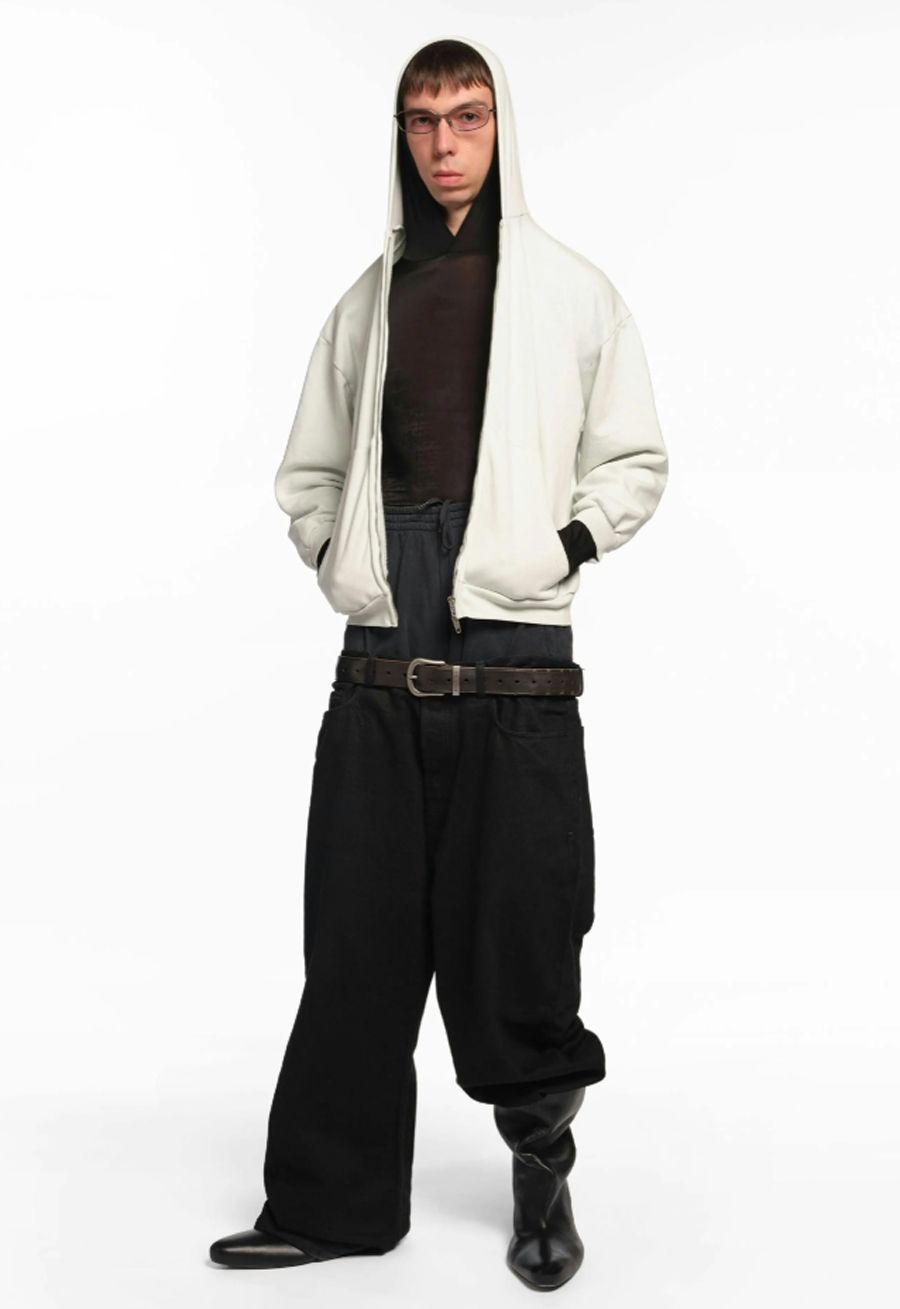 Balenciaga Resort 2026: Chương cuối của Demna khép lại một thập kỷ định hình thời trang - 11