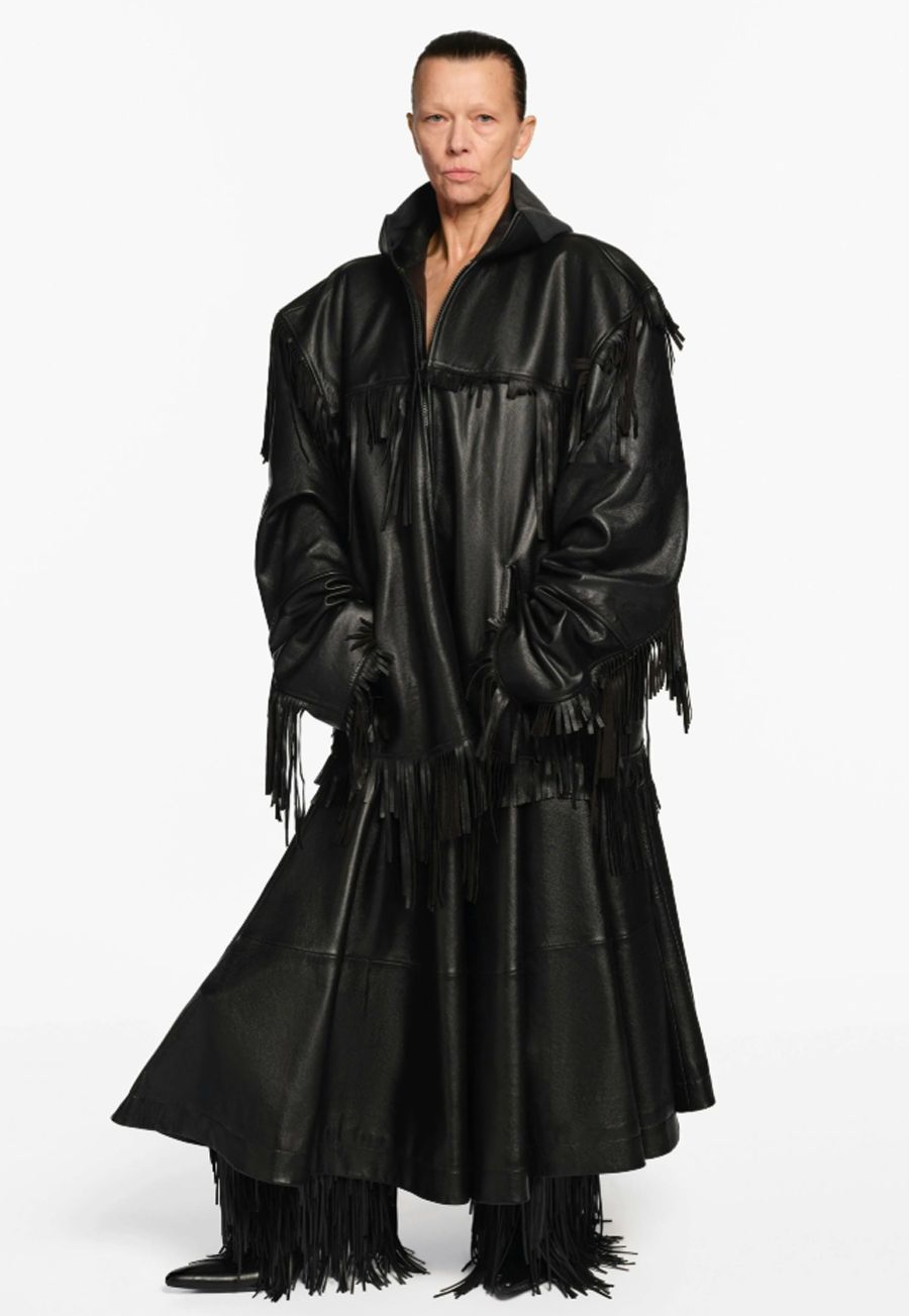 Balenciaga Resort 2026: Chương cuối của Demna khép lại một thập kỷ định hình thời trang - 5