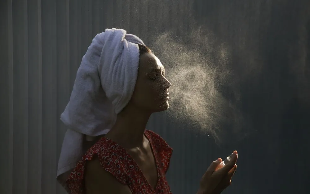 Bật Mí 6 Cách Làm Xịt Khoáng Giữ Lớp Trang Điểm Tại Nhà Hiệu Quả - 7