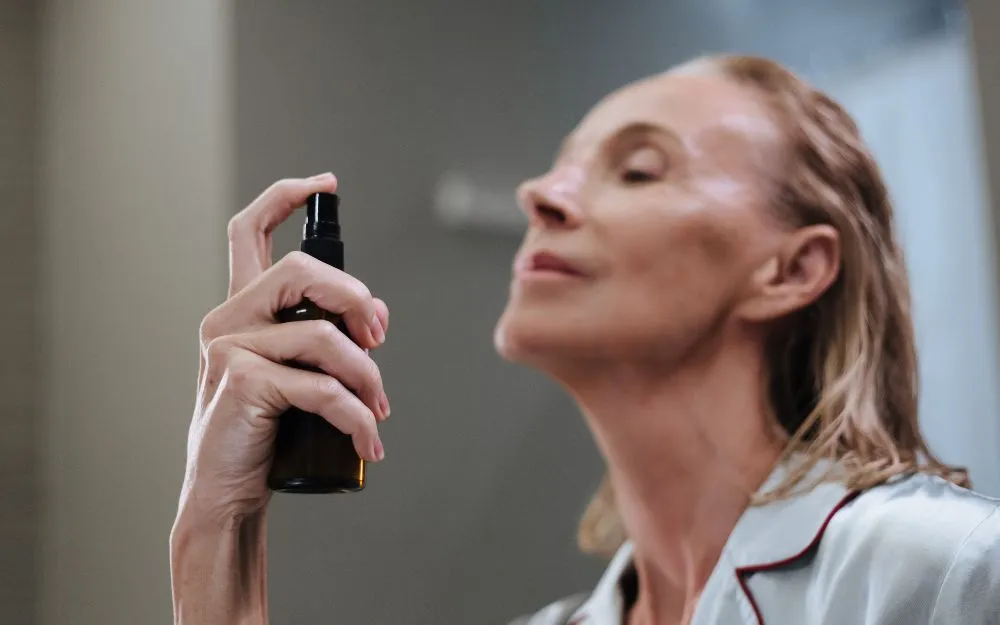 Bật Mí 6 Cách Làm Xịt Khoáng Giữ Lớp Trang Điểm Tại Nhà Hiệu Quả - 8