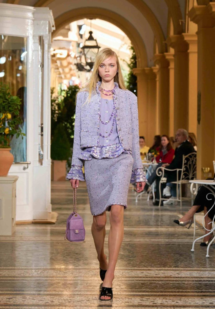 Chanel Resort 2026: Vẻ đẹp nghỉ dưỡng lãng mạn bên hồ Como - 19