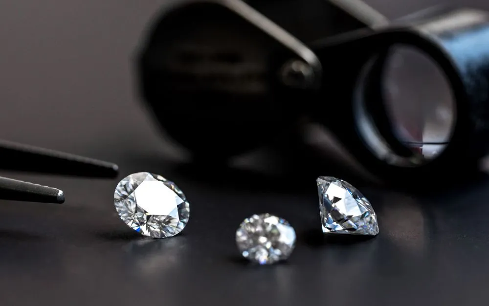 Đá Moissanite: Khái Niệm, Báo Giá Và So Sánh Với Kim Cương