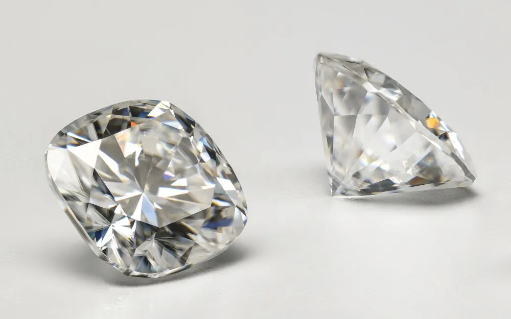 Đá Moissanite: Khái Niệm, Báo Giá Và So Sánh Với Kim Cương