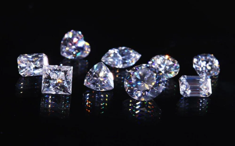 Đá Moissanite: Khái Niệm, Báo Giá Và So Sánh Với Kim Cương