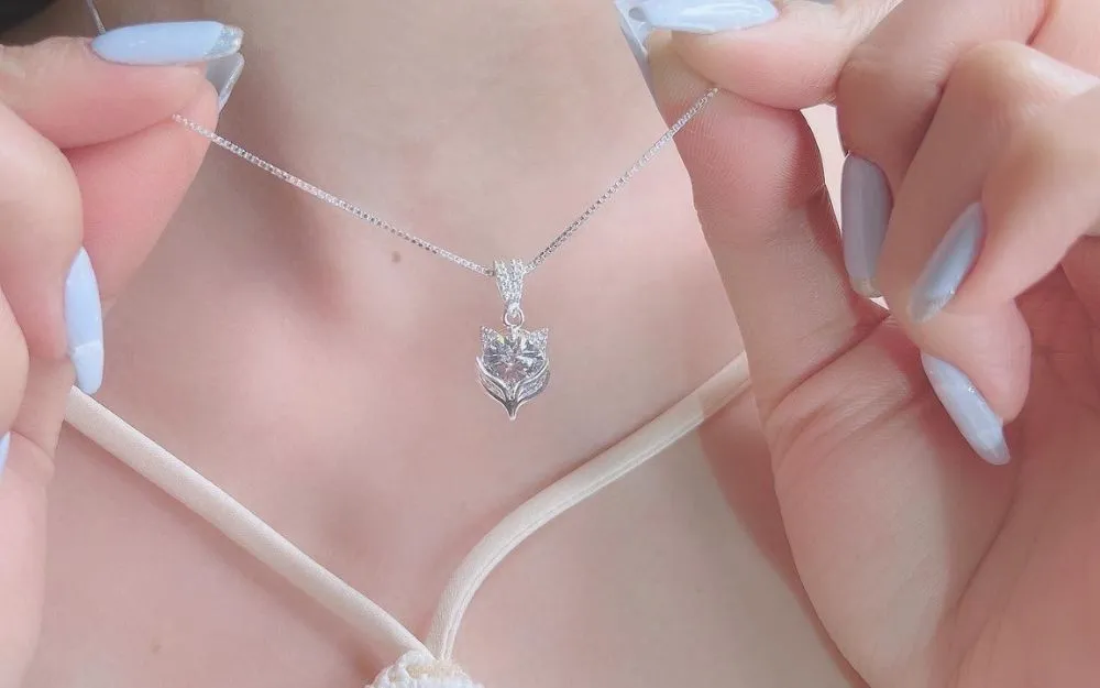 Dây Chuyền Hồ Ly: Ý Nghĩa, Cách Đeo & Gợi Ý 5 Mẫu Bán Chạy