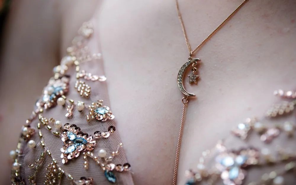 Top 15 Dây Chuyền Mặt Trăng Tôn Vẻ Đẹp Cá Nhân, Bán Chạy Hiện Nay