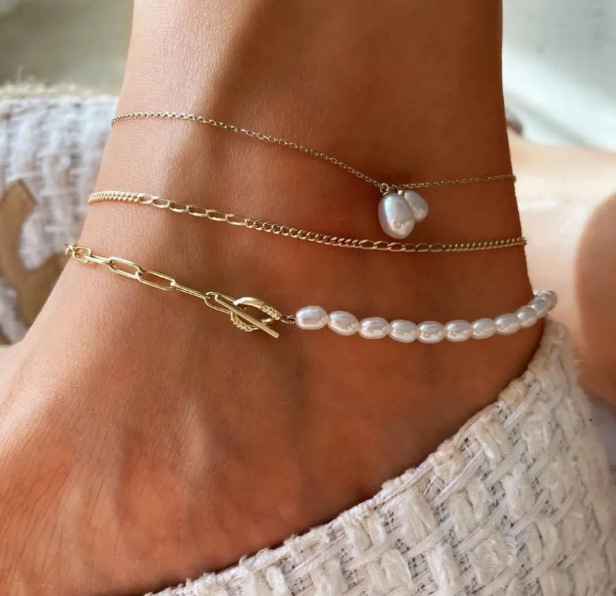 Đeo lắc chân có ý nghĩa gì? Nên đeo chân trái hay phải?