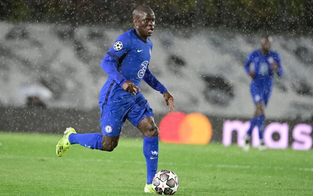 Cách Chọn Giày Cho Tiền Vệ & Gợi Ý Một Số Mẫu Giày Đá Bóng Đẹp - 1