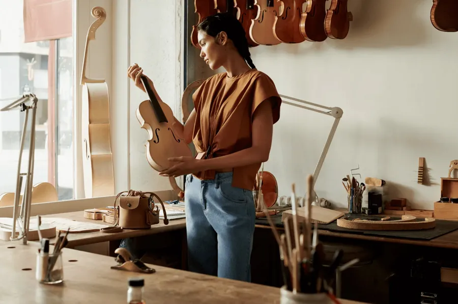 BST Longchamp Thu 2025: Sự Giao Thoa Giữa Thời Trang Và Thủ Công