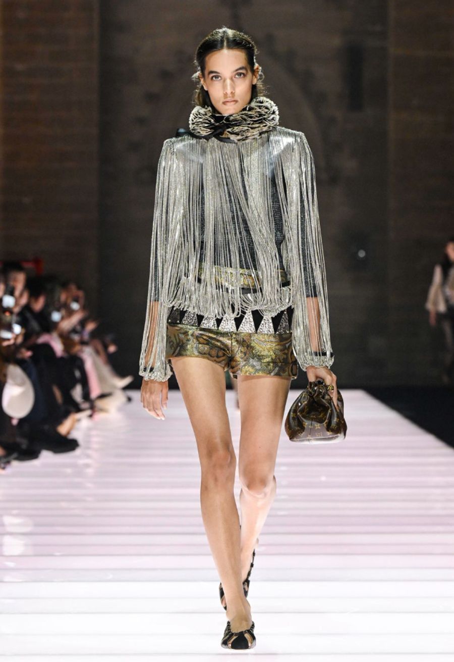 Louis Vuitton Cruise 2026: Giao lộ giữa huyền thoại và hiện đại tại Palais des Papes