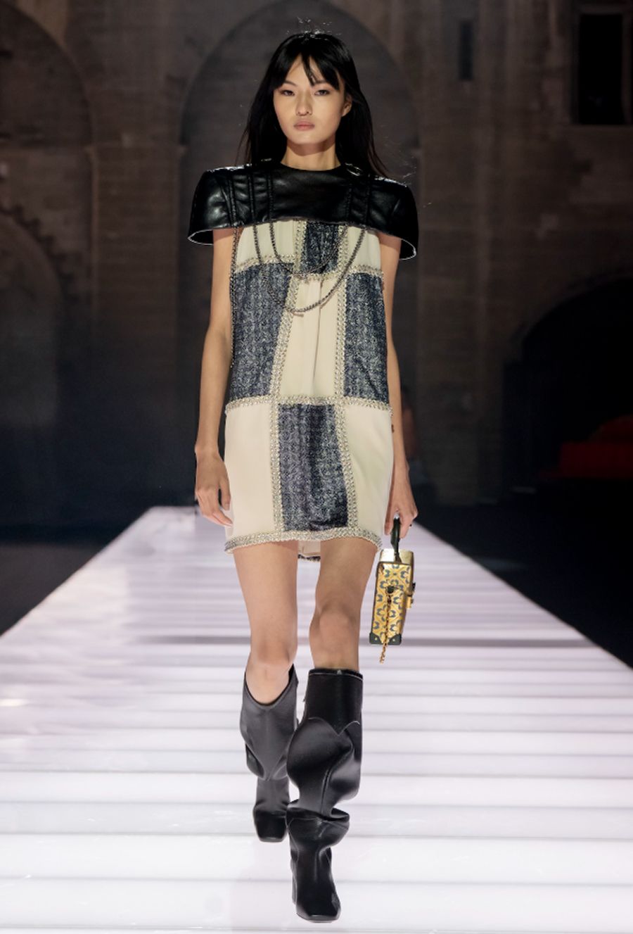 Louis Vuitton Cruise 2026: Giao lộ giữa huyền thoại và hiện đại tại Palais des Papes