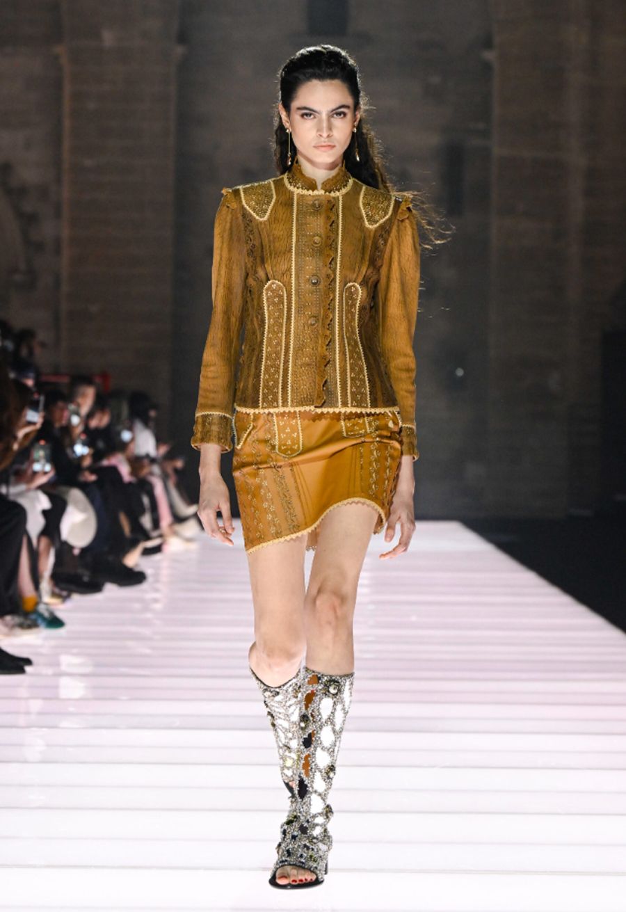 Louis Vuitton Cruise 2026: Giao lộ giữa huyền thoại và hiện đại tại Palais des Papes
