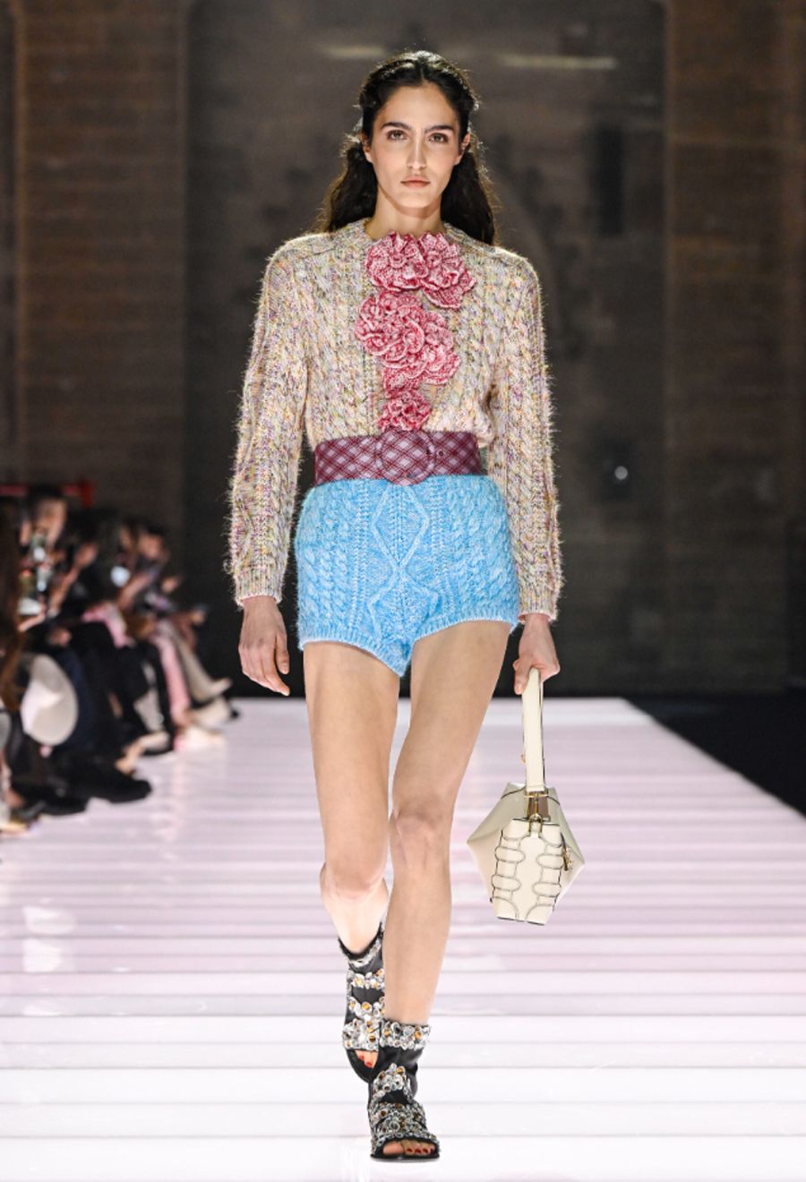 Louis Vuitton Cruise 2026: Giao lộ giữa huyền thoại và hiện đại tại Palais des Papes