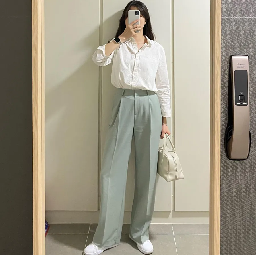 Mặc gì đi dự lễ tốt nghiệp? 15+ gợi ý phối đồ ấn tượng cho nam, nữ