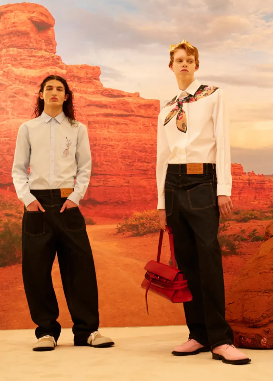 Moschino Resort 2026: Thời Trang Phiêu Lưu Và Hài Hước