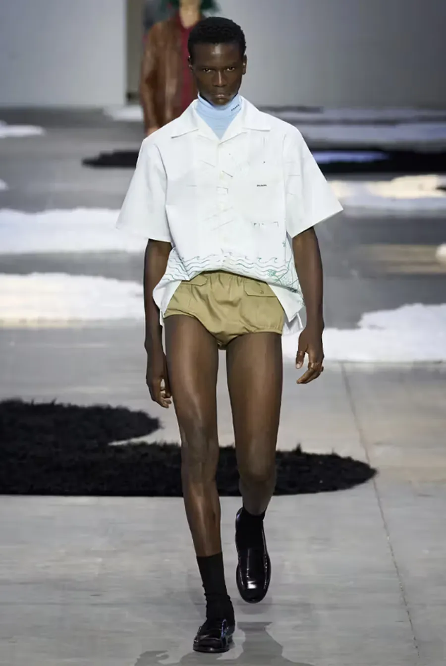 Prada SS26 Menswear: Phong Cách Thư Giãn Và Quyến Rũ Cho Hè 2026