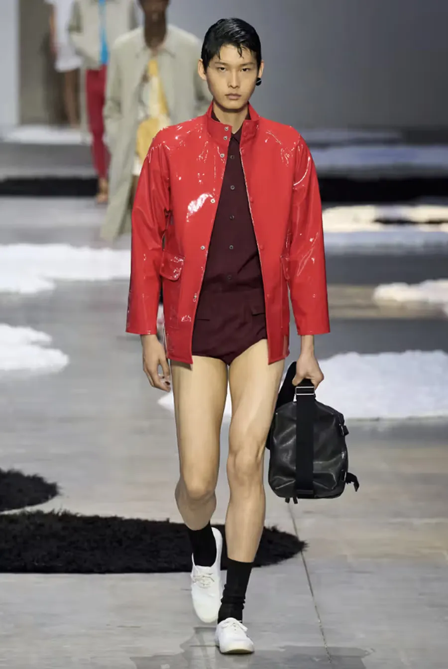 Prada SS26 Menswear: Phong Cách Thư Giãn Và Quyến Rũ Cho Hè 2026
