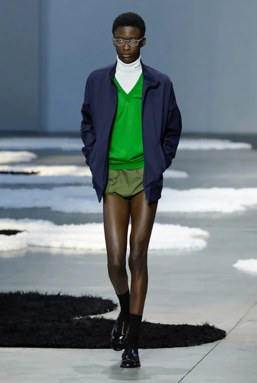 Prada SS26 Menswear: Phong Cách Thư Giãn Và Quyến Rũ Cho Hè 2026